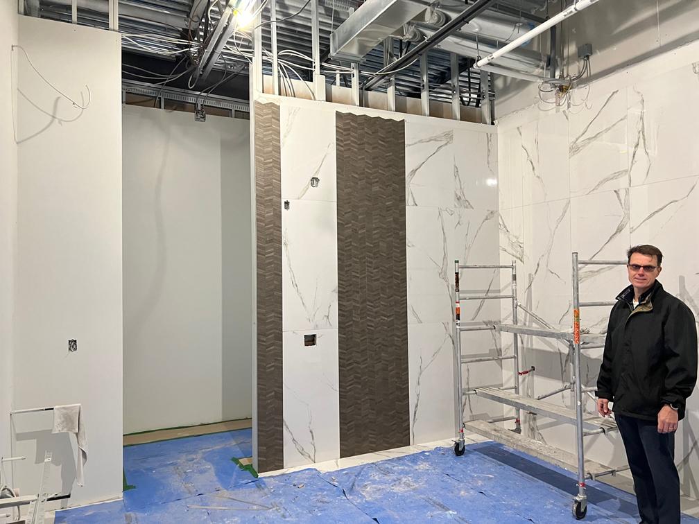 Céramique terminée dans la salle de bain, prochaine étape : le plafond